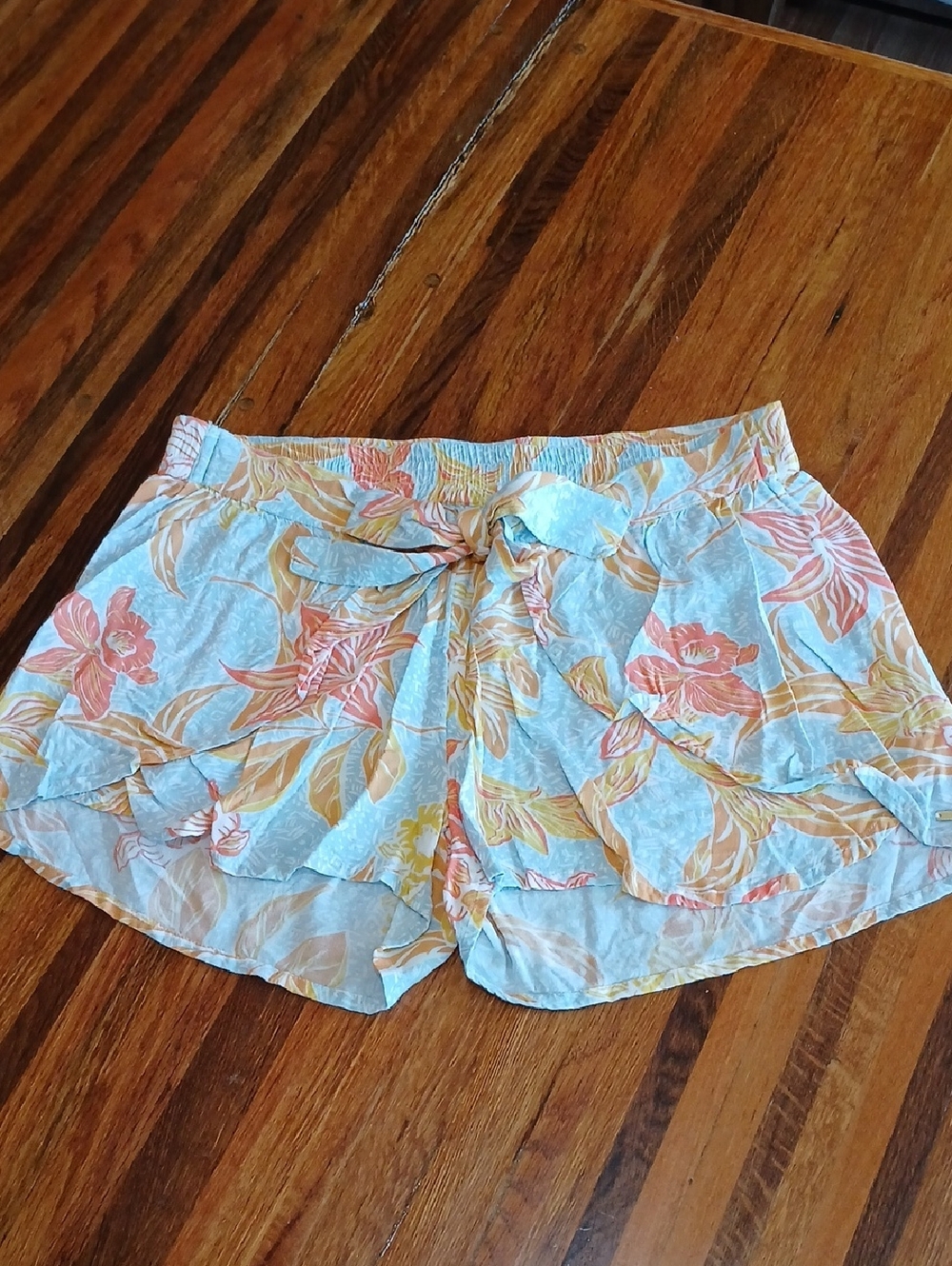 Roxy Floral Tie-Waist Shorts in Light Blue with Coral and Yellow Accents - Small